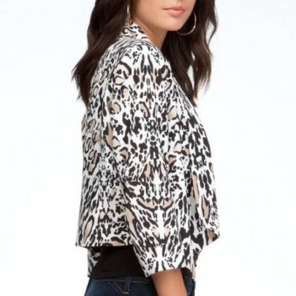 Bebe Safari Chic Neutral Leopard Print Cropped Shawl Collar Blazer Jacket Size S - Picture 2 of 9